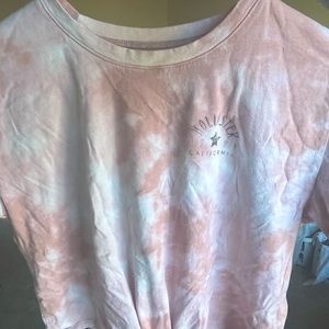 this is a Hollister tee shirt. cute and comfy, size small.
